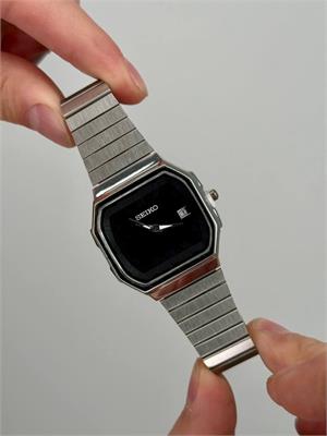 ساعت سیکو مردانه بند استیل نقره ای صفحه مشکی  - کد 366