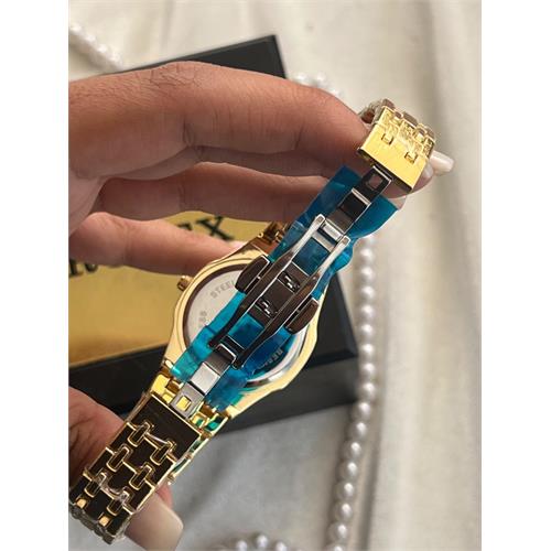 ساعت طرح AP طلایی زنانه