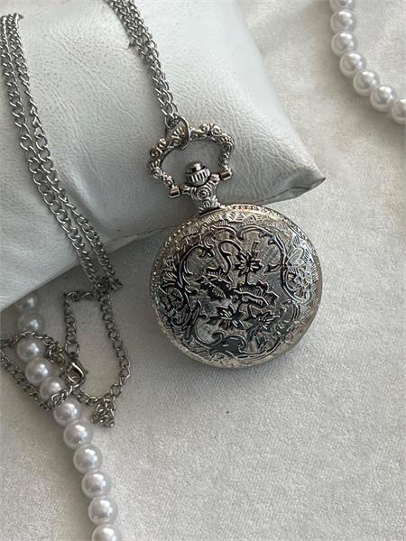 ساعت جیبی نقره ای