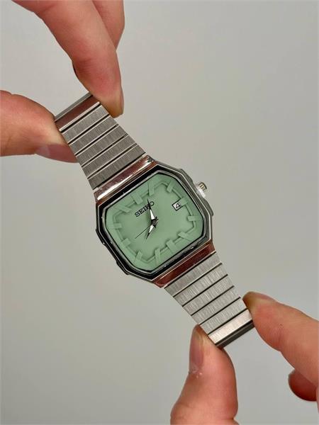ساعت سیکو مردانه بند نقره ای صفحه سبزروشن - کد 369