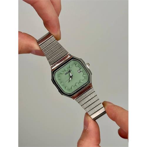 ساعت سیکو مردانه بند نقره ای صفحه سبزروشن - کد 369